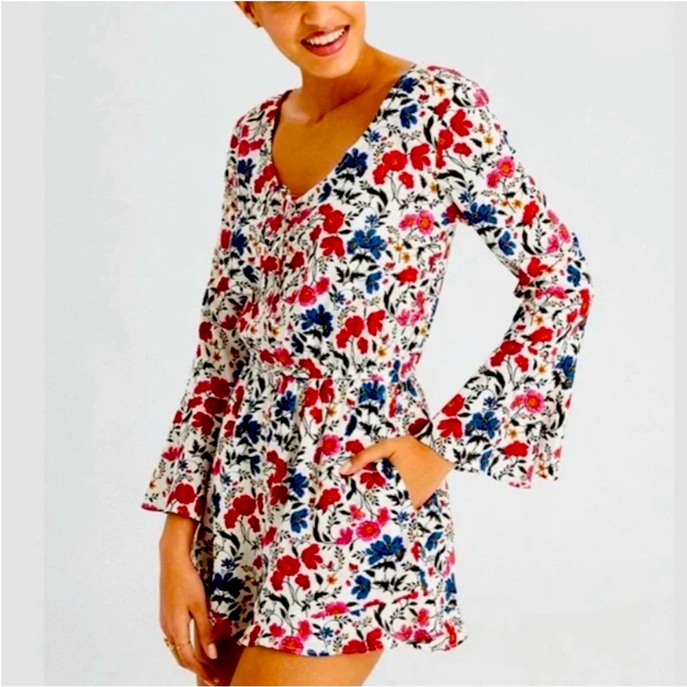 American Eagle White Floral Romper -
Women's Sz Medium